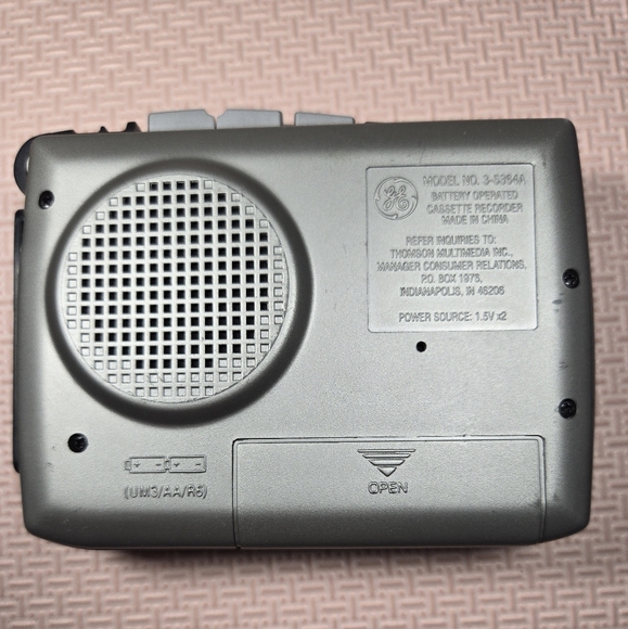 General Electric Cassette Recorder GE Model # 3-5364A Like NEW Condition - Picture 2 of 5